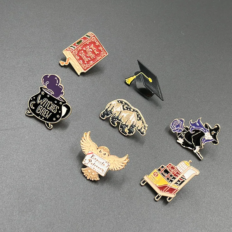 새로운 영화 상품 브로치, 금속 배지, 레트로 대학 스 - Anime Kingdom Merchandise 리뷰 및 가격